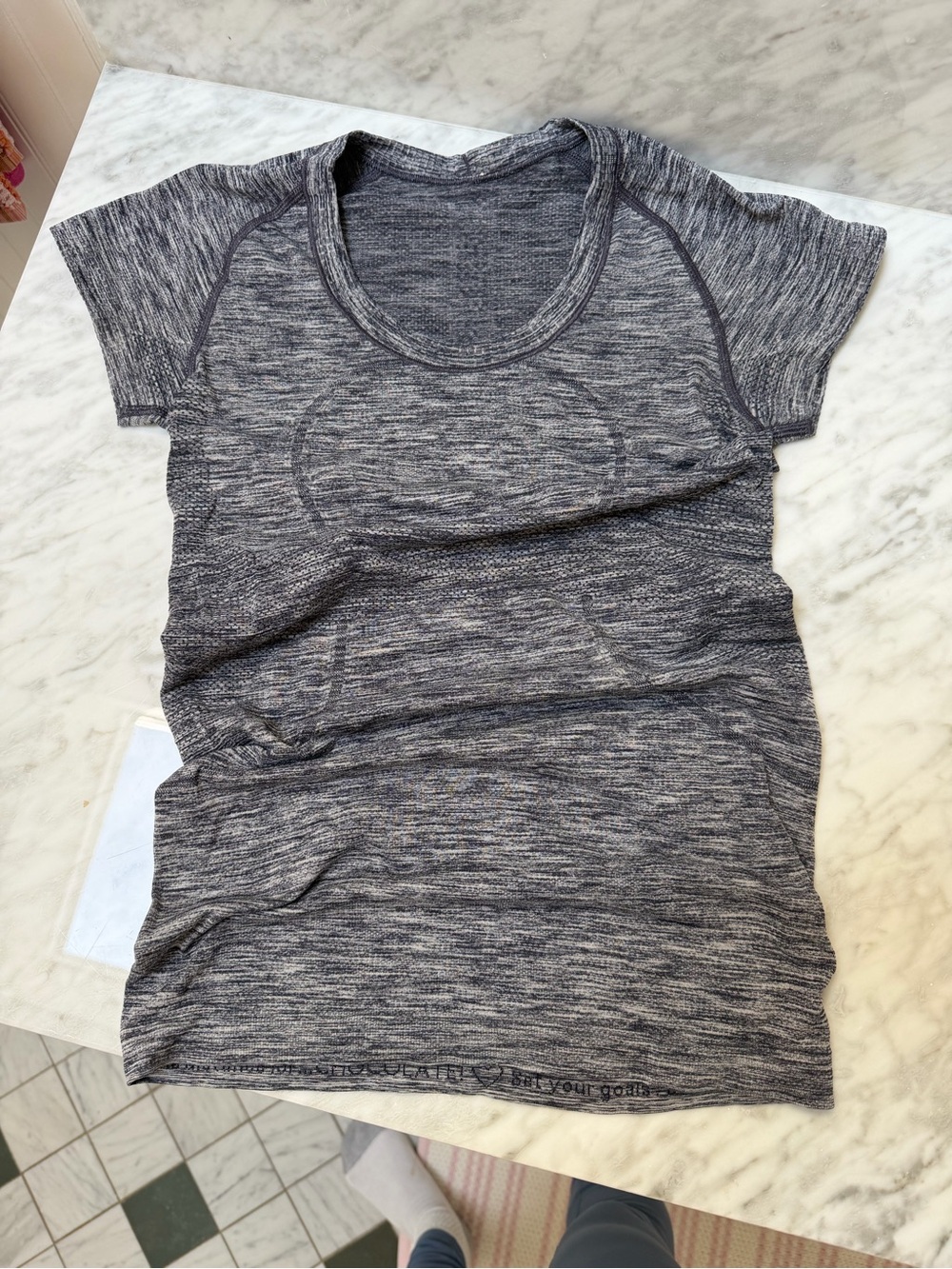 lululemon athletica Heathered Gray Short Sleeve Tee